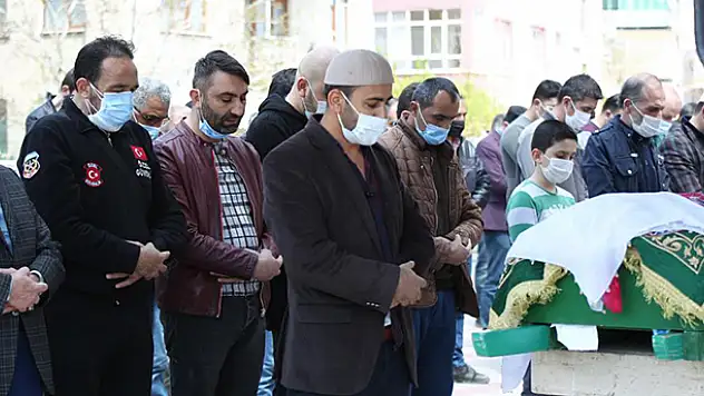 Konya'da motosiklet kazasında hayatını kaybeden anneanne ve torunu son yolculuğuna uğurlandı