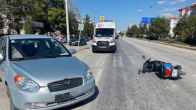 Konya'da motosiklet otomobile çarptı: 2 yaralı
