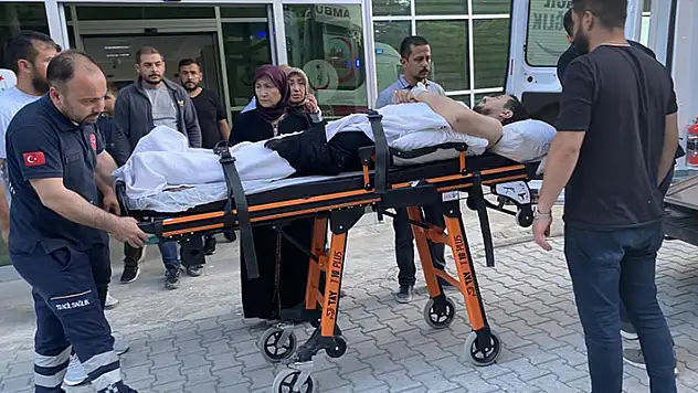 
Konya'da motosiklet otomobile çarptı:1 yaralı