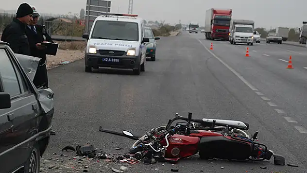 Konya'da motosiklet park halindeki araca çarptı : 1 yaralı