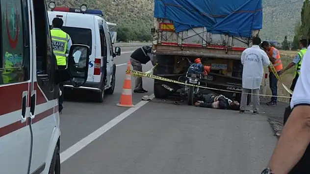 Konya'da motosiklet sürücüsü tıra çarptı: 1 ölü