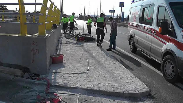 Konya'da motosiklet tıra çarptı: 2 yaralı