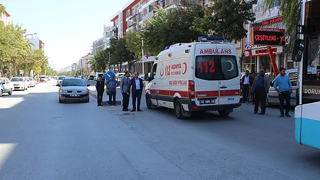 Konya'da motosiklet yayalara çarptı: 3 yaralı