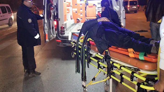 Konya'da motosiklete çarpan otomobil sürücüsü yaralıları bırakıp kaçtı