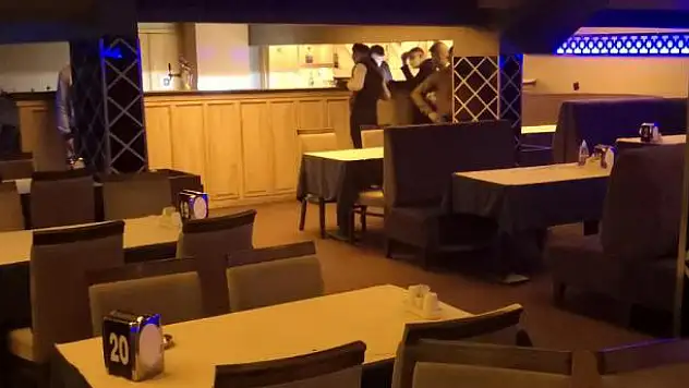 Konya'da mührü bozulan eğlence mekanına 24 saat içinde ikinci polis baskını: 43 kişi yakalandı