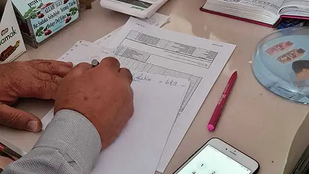 Konya'da MÜSİAD üyeleri bakkalların borç defterini kapattı
