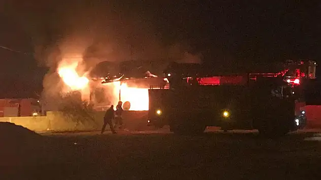Konya'da müstakil ev alev alev yandı: Ev sahibini ölümden yoldan geçen vatandaş kurtardı
