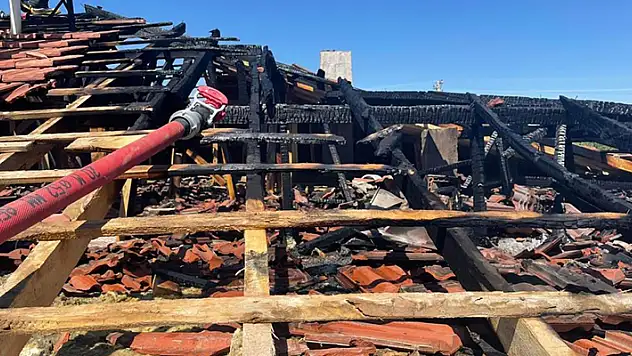 Konya'da müstakil ev, çıkan yangında kullanılamaz hale geldi
