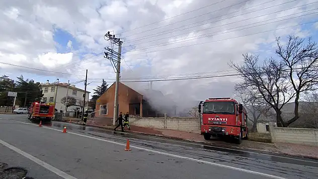 Konya'da müstakil ev çıkan yangında kullanılamaz hale geldi
