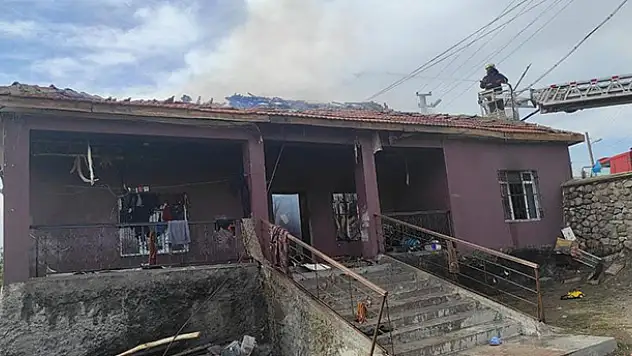 Konya'da müstakil ev yandı