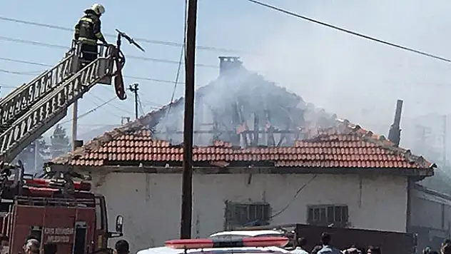 Konya'da müstakil ev yangında kullanılamaz hale geldi