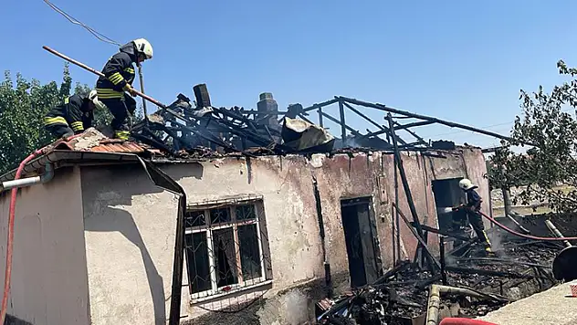 Konya'da müstakil evde çıkan yangın hasara yol açtı
