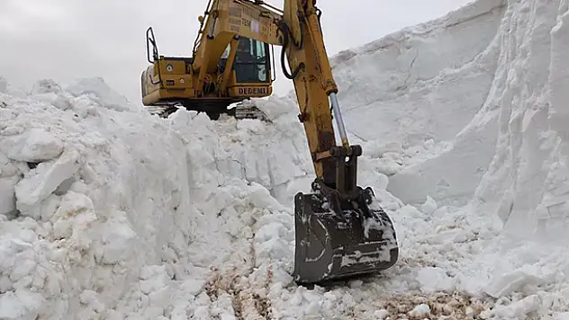 Konya'da nisan ayında 4 metre kar! Doğa harikası Eğrigöl'ün yolu açılıyor