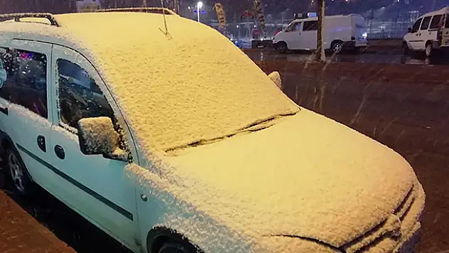 Konya'da Nisan ayında kar yağışı