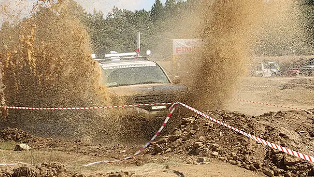 Konya'da Off-road heyecanı - Off-road tutkunları 15 Temmuz şehitleri için yarıştı