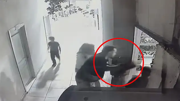Konya'da öfkelendiği çocuğu havaya kaldırıp yere atan baba adli kontrol ve yurt dışı çıkış yasağı ile serbest bırakıldı