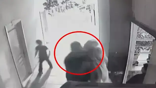 Konya'da öfkelendiği çocuğu havaya kaldırıp yere atan baba gözaltına alındı
