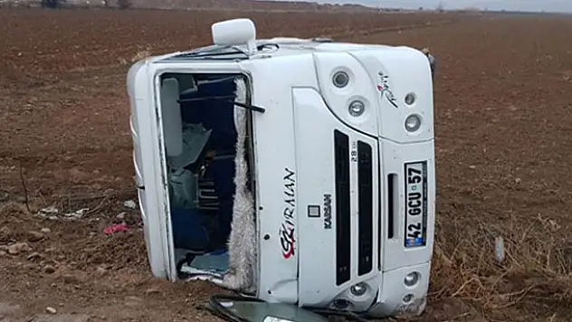 Konya'da öğrenci servisi devrildi: 19 yaralı