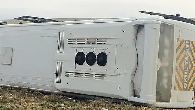 Konya'da öğrenci servisi devrildi