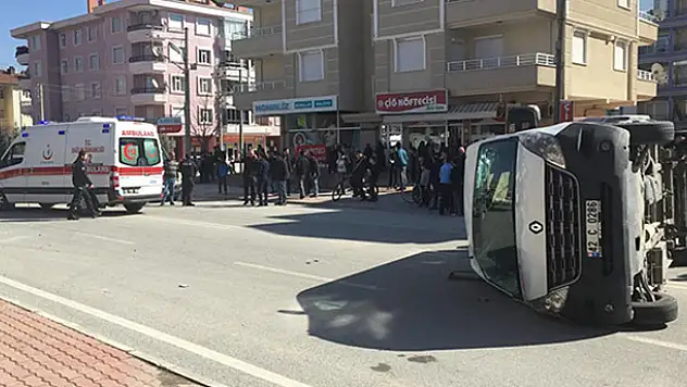 Konya'da öğrenci servisi ile otomobil çarpıştı: 7 yaralı