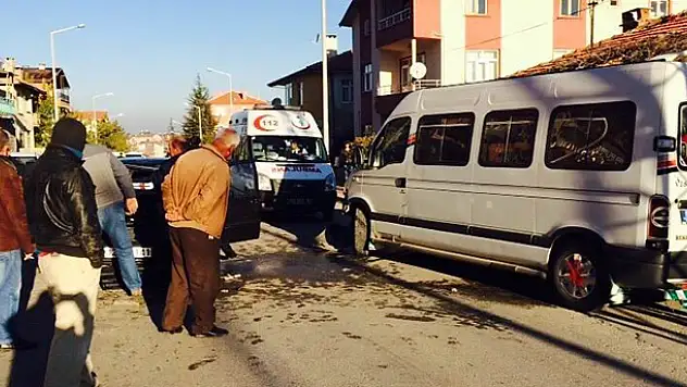 Konya'da öğrenci servisi ile otomobil çarpıştı: 3 yaralı