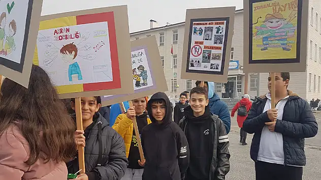 Konya'da öğrenciler akran zorbalığına dikkat için yürüdü