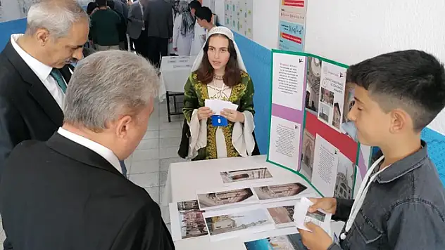 Konya'da öğrenciler bilimsel çalışmalarını sergiledi
