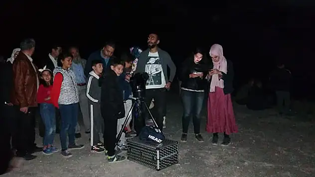 Konya'da öğrenciler gökyüzünü teleskopla izlediler