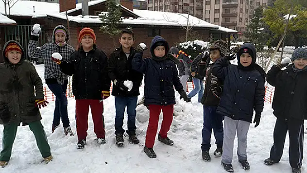 Konya'da öğrenciler kar tatilini fırsata çevirdi