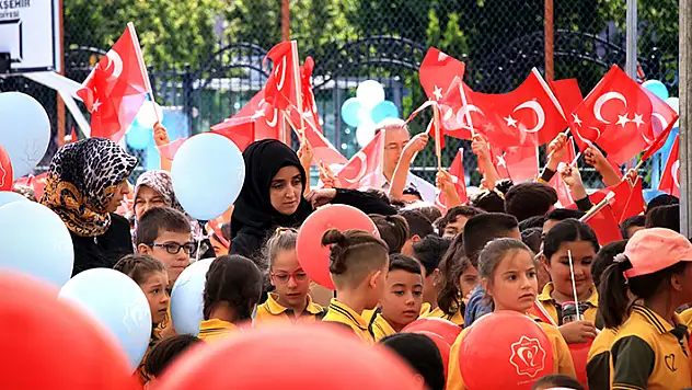 Konya'da öğrenciler okullarıyla buluştu
