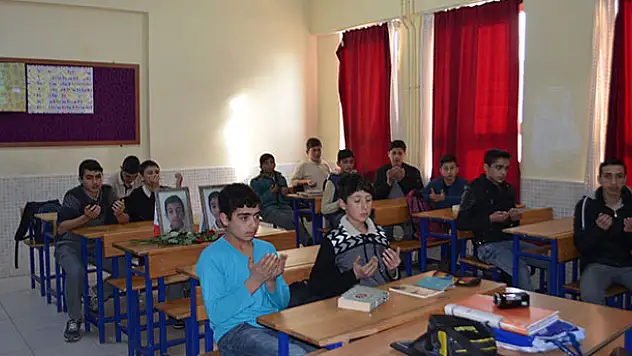 Konya'da öğrenciler yangında ölen arkadaşlarını unutmadı