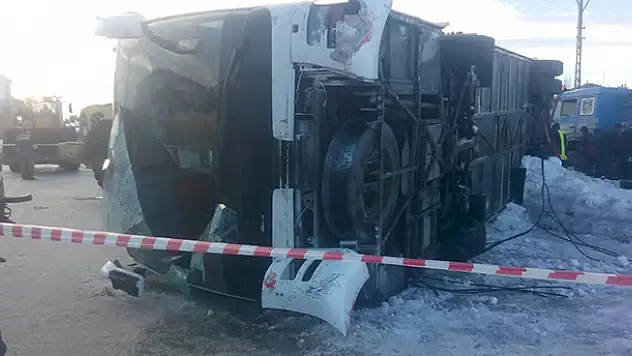 Konya'da öğrencileri taşıyan otobüs devrildi: 2 ölü, 42 yaralı