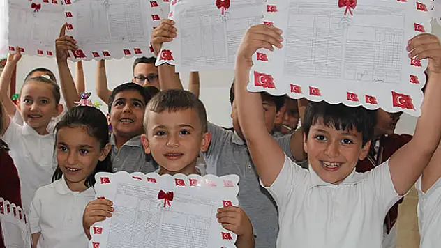 Konya'da öğrencilerin karne heyacanı