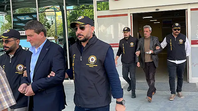 Konya'da öğretim üyesinin odasında silahla yaralanmasıyla ilgili yakalanan 2 şüpheli adliyede