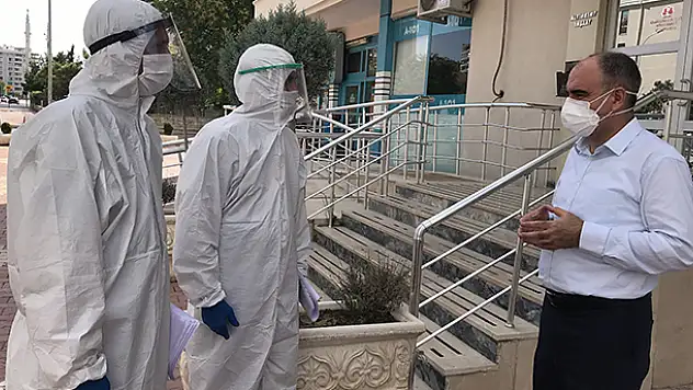 Konya'da 'öğretmen-polis omuz omuza' salgınla mücadelede hasta takibinde