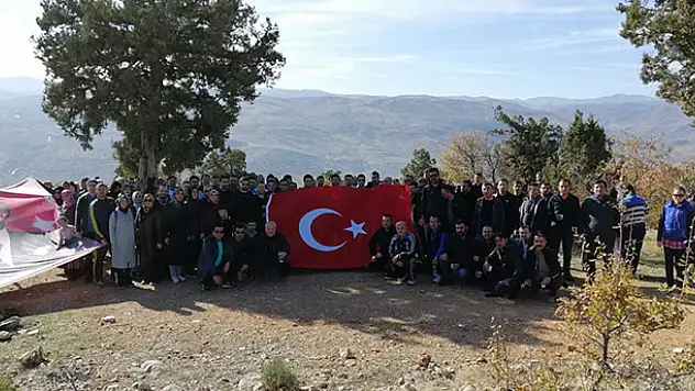 Konya'da öğretmenler Sivri Dağı'na tırmandı