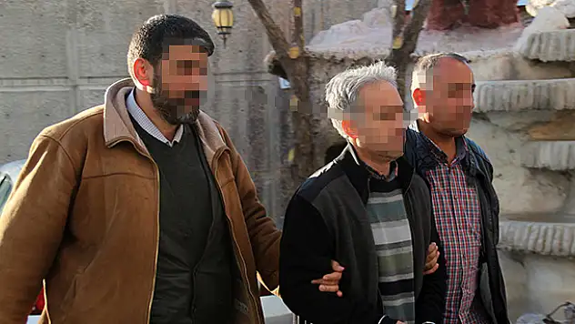 Konya'da öğretmenlere FETÖ operasyonu