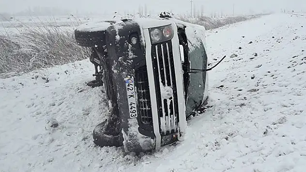 Konya'da öğretmenleri taşıyan minibüs kaza yaptı: 15 yaralı