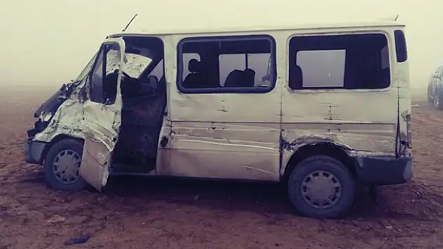 Konya'da öğretmenleri taşıyan minibüs kamyonla çarpıştı: 13 yaralı