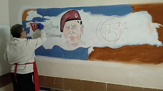 Konya'da okul duvarları karikatürist Mehmet Duru'nun çizimleriyle renklendi