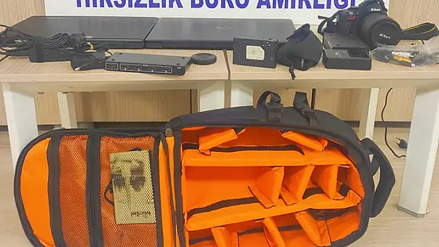 Konya'da okuldan çaldığı elektronik eşyaları satan 3 zanlı tutuklandı