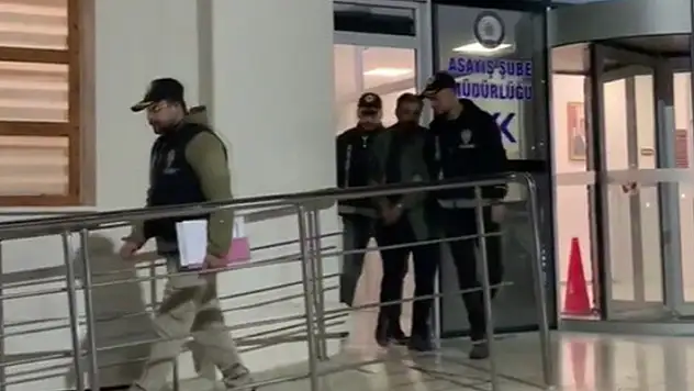 Konya'da önce bisikletle kamyonet çalan şüpheli iş yerinden demir çaldıktan sonra yakalandı
