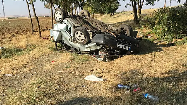 Konya'da önündeki otomobile çarparak taklalar atan otomobil hurdaya döndü: 4 yaralı
