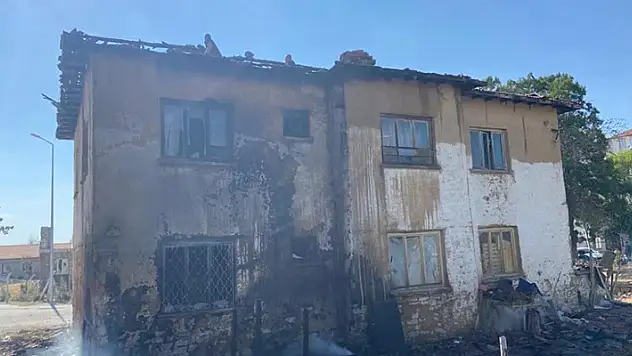 Konya'da otluk alandaki yangın eve sıçradı
