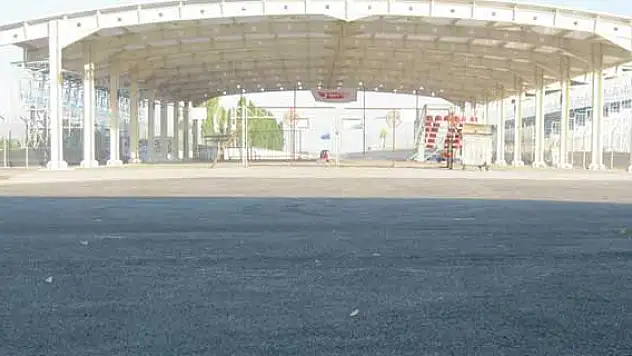 Konya'da Oto Drag Pisti'ne aydınlatma