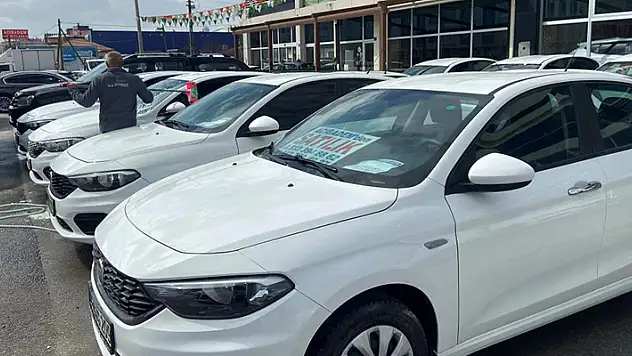 Konya'da oto galericiler Rusya-Ukrayna savaşının bitmesini bekliyor
