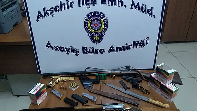 Konya'da oto galeriye operasyon! Cephaneliği aratmadı
