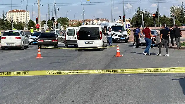 Konya'da oto hırsızları kendilerini takip eden polislere ateş açtı: 2 polis yaralı