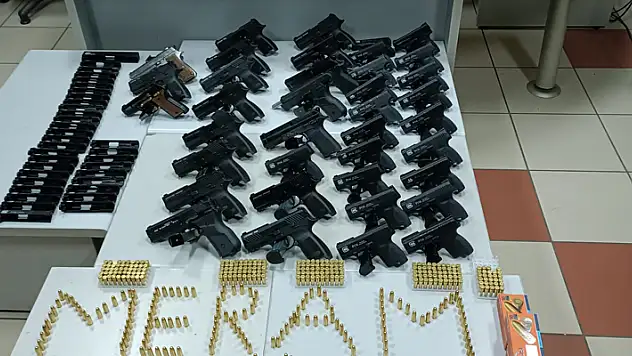 Konya'da oto yıkamacıda cephanelik ele geçirildi! 1 kişi gözaltında