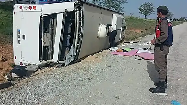 Konya'da otobüs devrildi: 20 yaralı